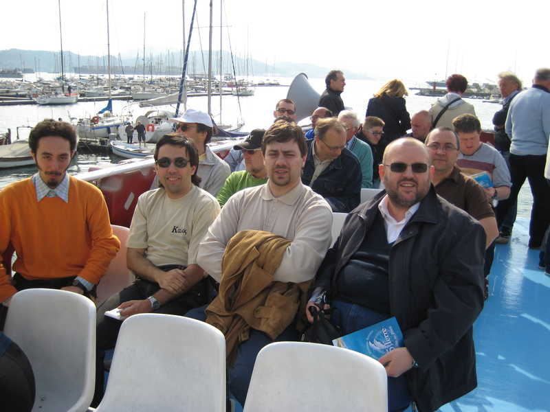 The Meeting starts! Appointment 08:45 at the docks, departure to 5 Terre. On first row: Claudio vda, GNUGNU, giulcenc and Pietropole